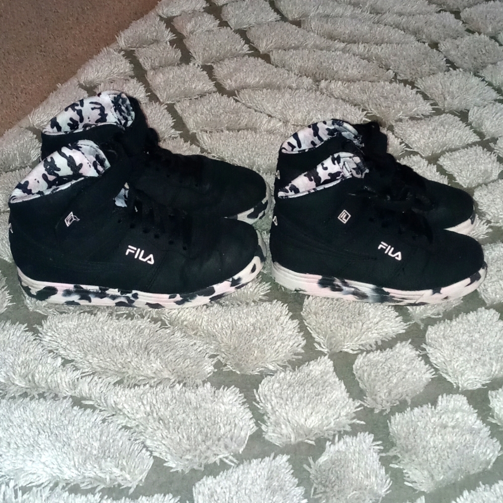 Like New Girl FILA Sneakers